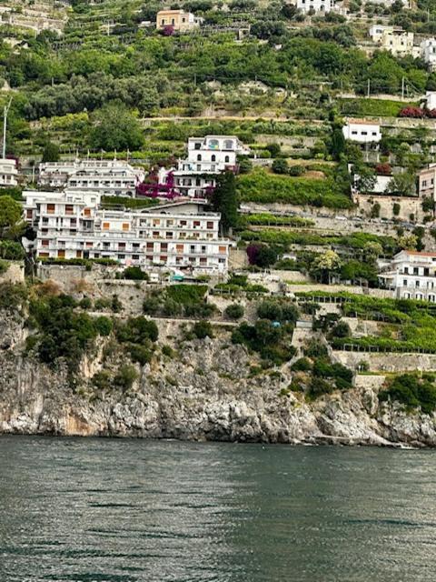 Appartamento Di Raphael Con Discesa Privata Al Mare Amalfi Luaran gambar