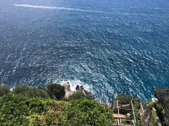 Appartamento Di Raphael Con Discesa Privata Al Mare Amalfi Luaran gambar