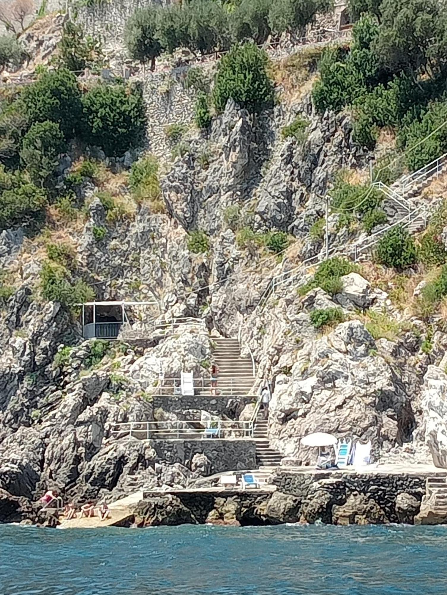 Appartamento Di Raphael Con Discesa Privata Al Mare Amalfi Luaran gambar