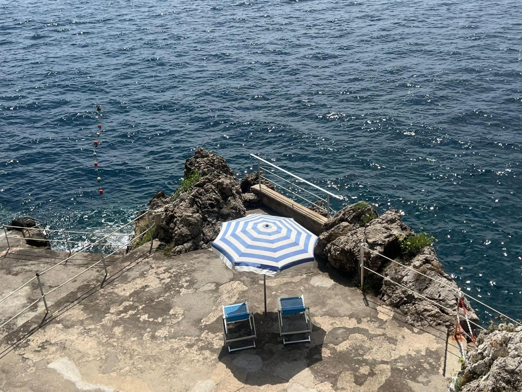 Appartamento Di Raphael Con Discesa Privata Al Mare Amalfi Luaran gambar